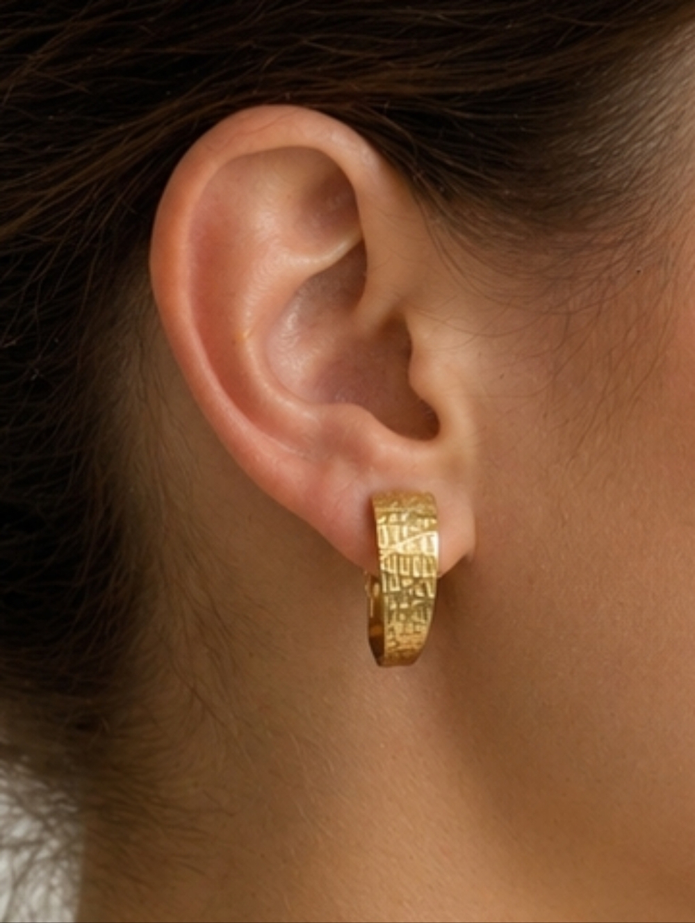 Vintage Gold Textured Clip Hoop Earrings 80s Retro Minimalist Feminine Work